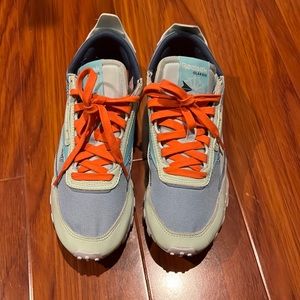 Men Reebok running sneakers in size 8.5. In like new condition